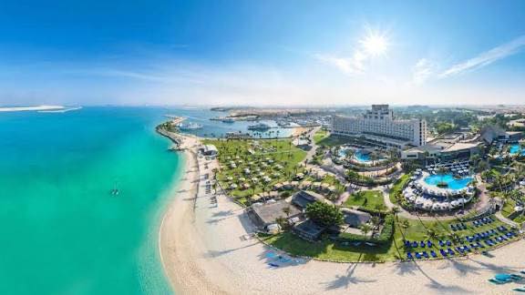 ESCAPE TO DUBAI – LUXURY BEACHFRONT BLISS
