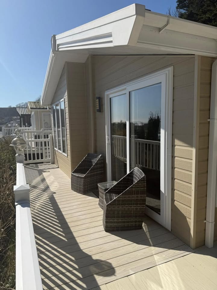 LUXURY SEA VIEW LODGE – PENDINE SANDS, WEST WALES