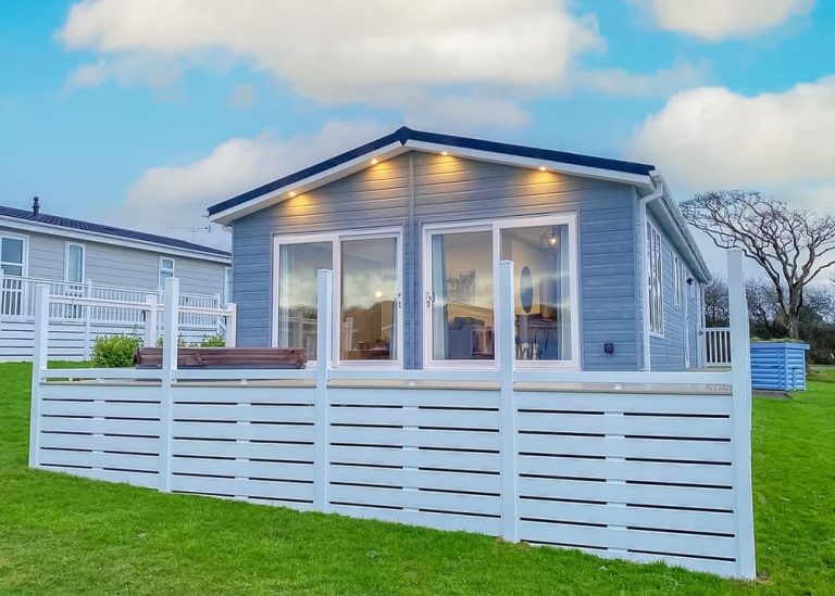 Lakeside Luxe: Exclusive Lodge Retreat 🌅🔥